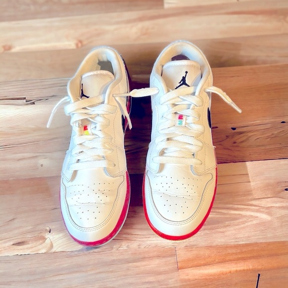 Air Jordan 1 Low GS Multi Color. Size 5. - Picture 11 of 12